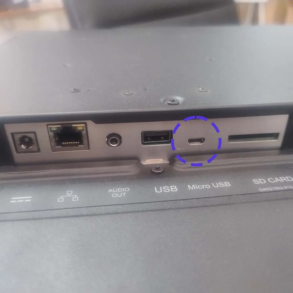 Ports de l'écran e-paper Philips 32BDL5150I